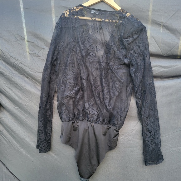 Boutique lace bodysuit - Picture 2 of 3